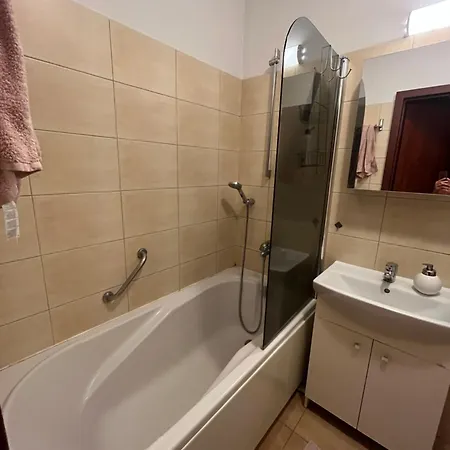 Pokoj W Apartamentowcu Z Basenem * Poznan